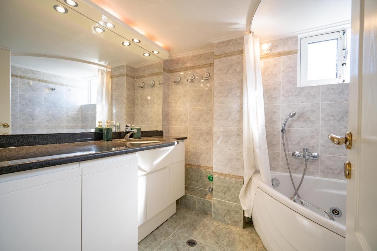 Glyfada 3 Bedrooms 6 Persons By Mps Apartment *