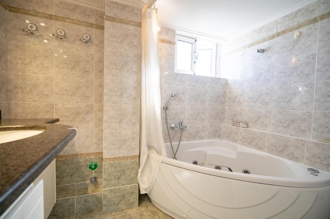 Glyfada 3 Bedrooms 6 Persons By Mps Apartment *